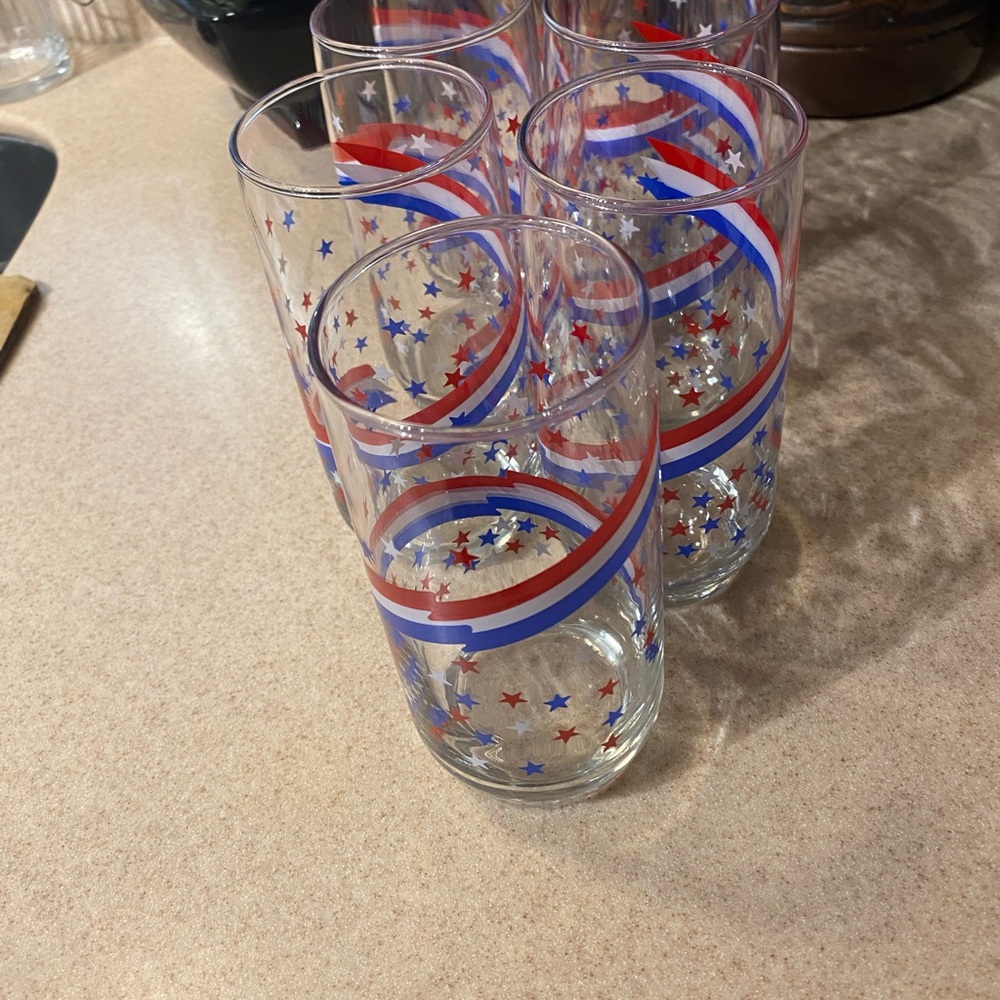 Vintage 1960s glass  patriot glasses by Libbey. Like new set of 7.l. 6” tall